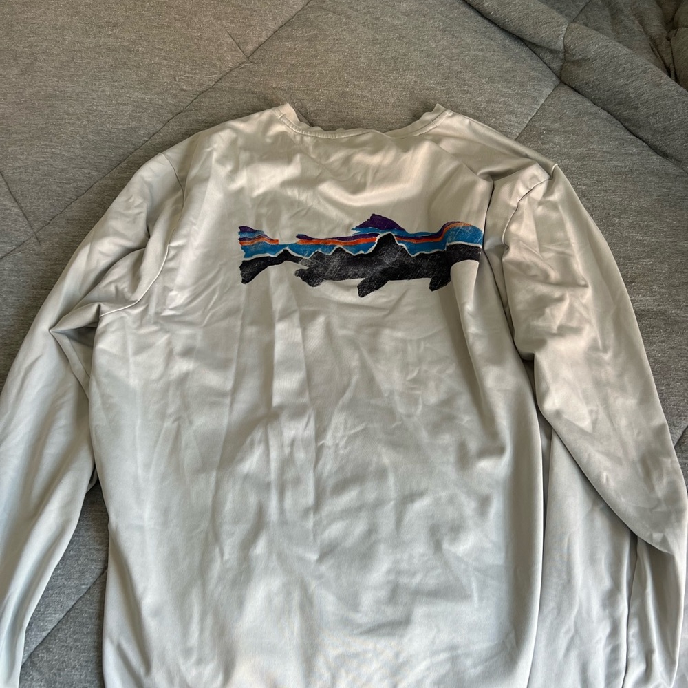 Mens size Large Patagonia Longsleeve (athletic material)